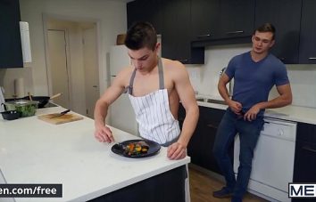 Porjo gay sexo anal na cozinha com vontade