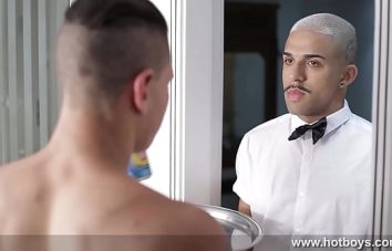 Vídeo pornô gay grátis dando cuzinho pro garçom