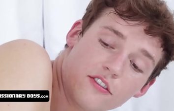 Videos pornô gay do safadinho dando seu cu rosado