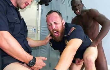 Policiais transando com ladrão gay de pau grande