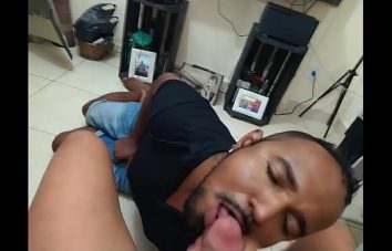 Gays no apartamento fazendo sexo oral bem gostoso