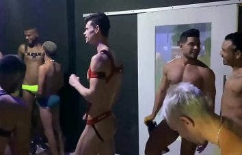 Suruba de brasileiros gays safados fodendo com tesão