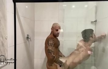 Safados gays no banheiro fazendo sexo bem gostoso